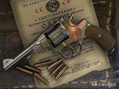 东北老哥耕地捡枪拍抖音，3小时后警察上门：查水表！丨轻武专栏