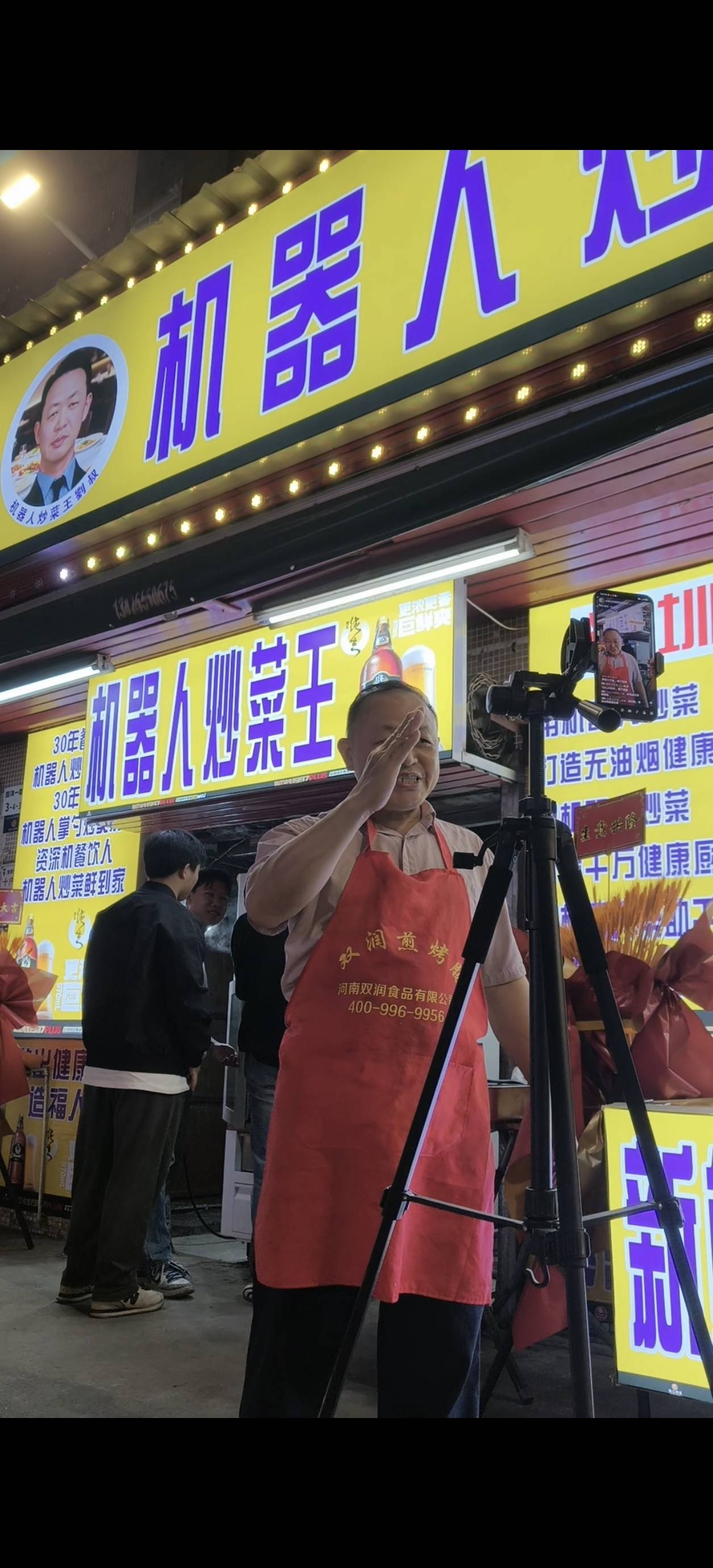 外平台加码“现炒现做”，京东七鲜小厨单店日售1500单背后的机器人秘密